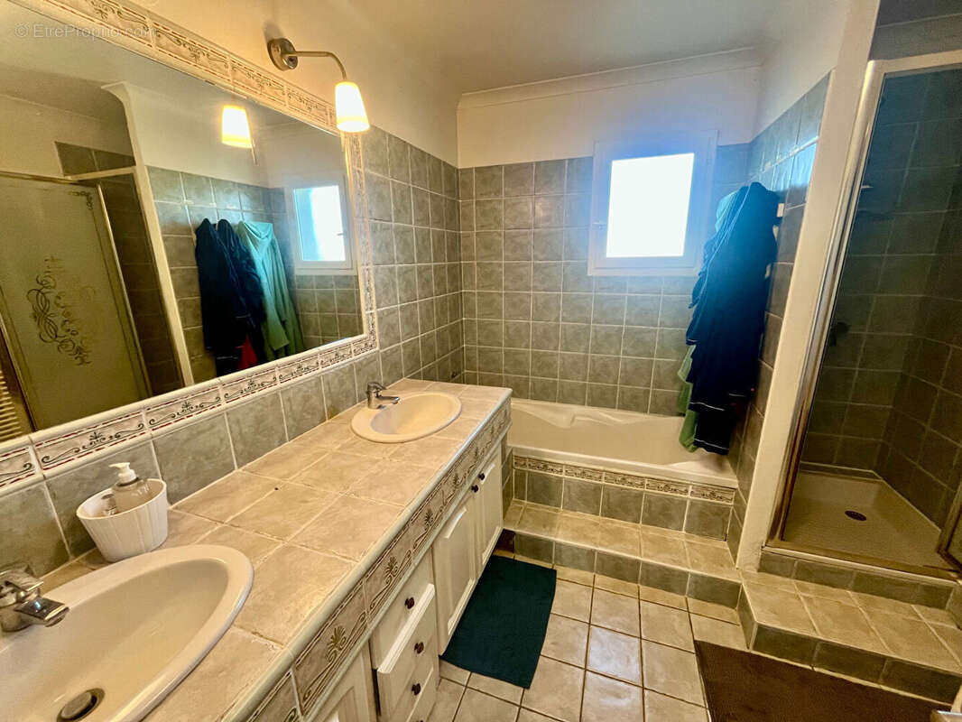 Maison à L&#039;ISLE-SUR-LA-SORGUE