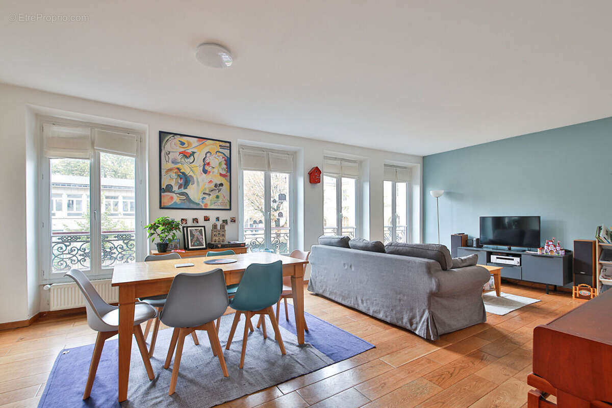 Appartement à PARIS-14E