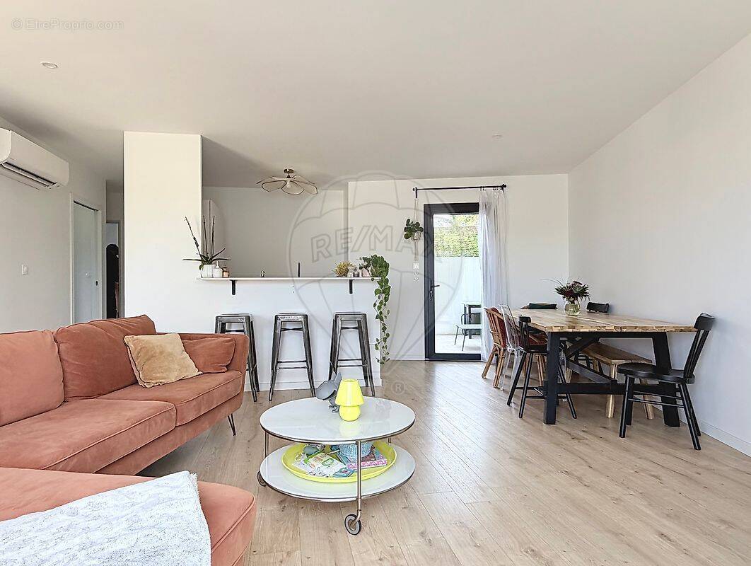 Maison à CHAILLEVETTE