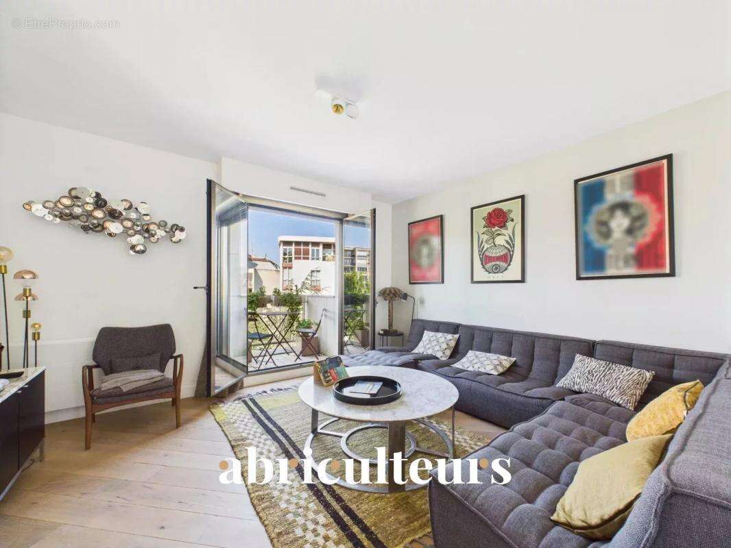 Appartement à PARIS-16E