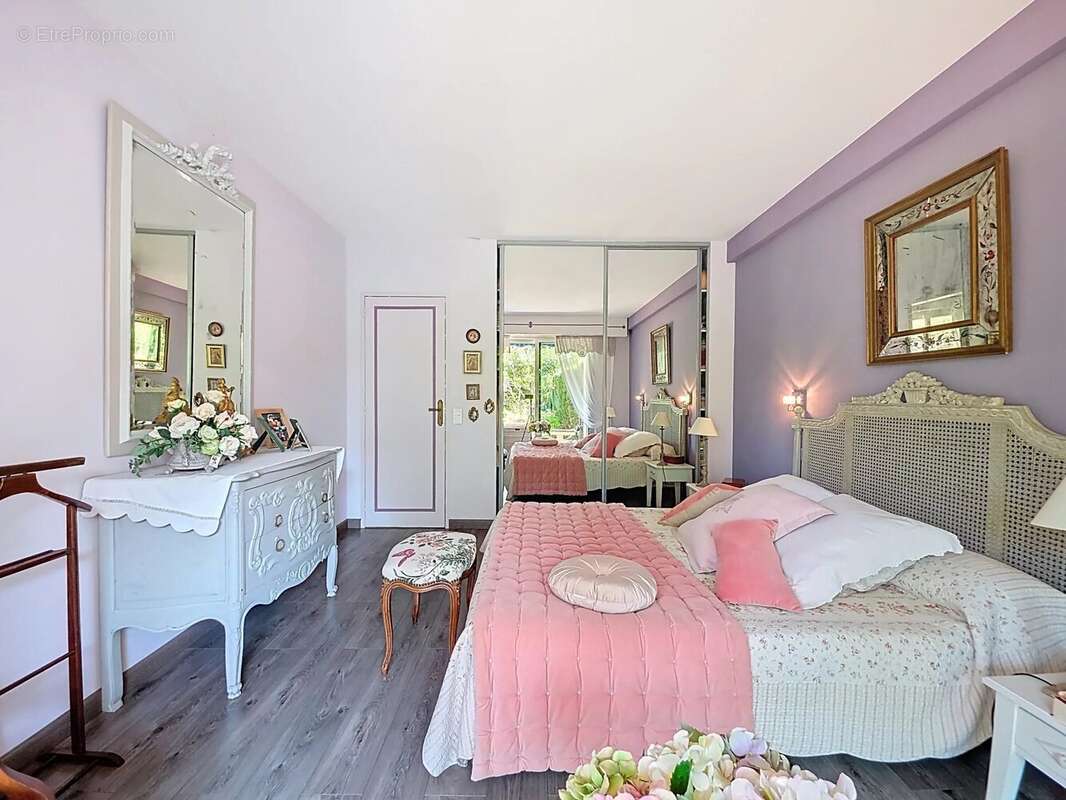 PROCHE CANNET MAIRIE : Superbe 4 pièces en rez-de-jardin avec 122 m² d’extérieur - photo 12