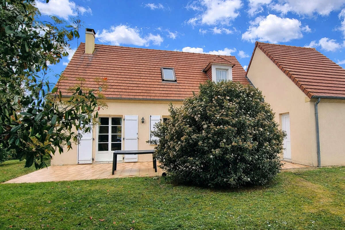 Maison à MONTMACQ