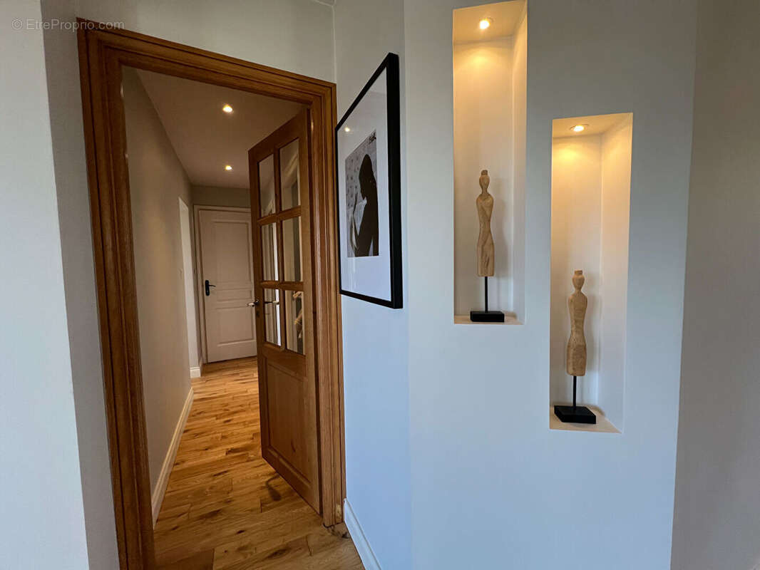 Maison entièrement restaurée avec vue exceptionnelle sur les hauteurs. - photo 12