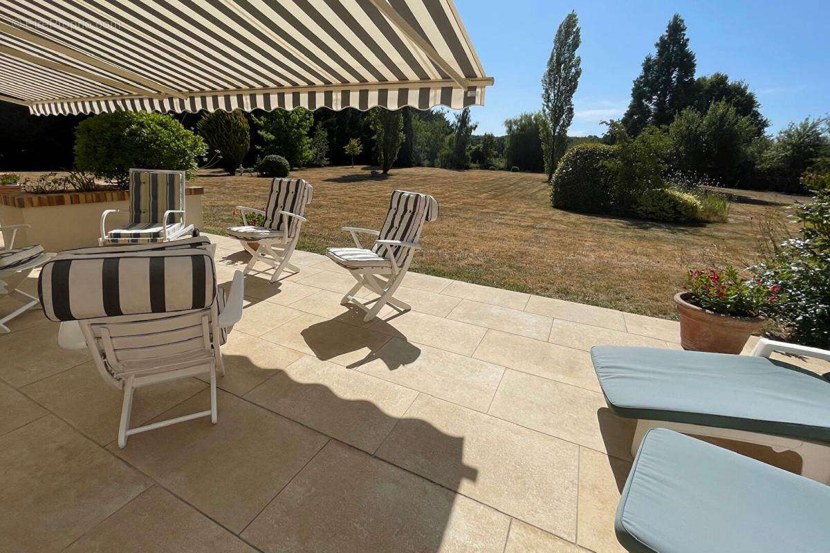 Propriété avec maison récente, plan d'eau et parc arboré de 6 619 m² à Sury Aux Bois - photo 17