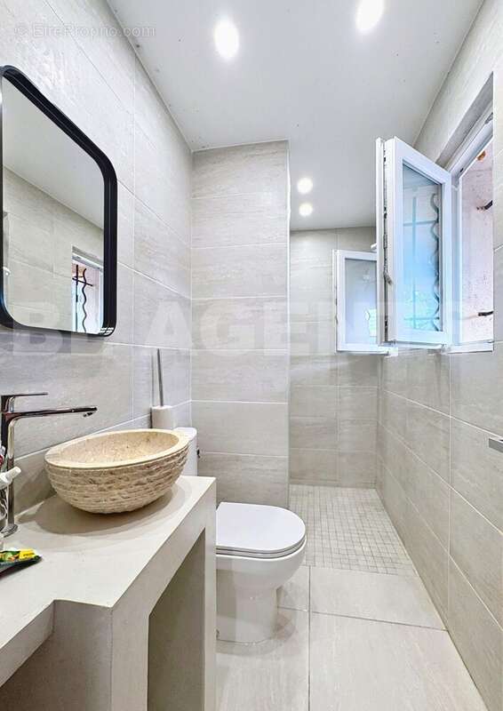 SBE - Maison à SAINT-CYR-SUR-MER