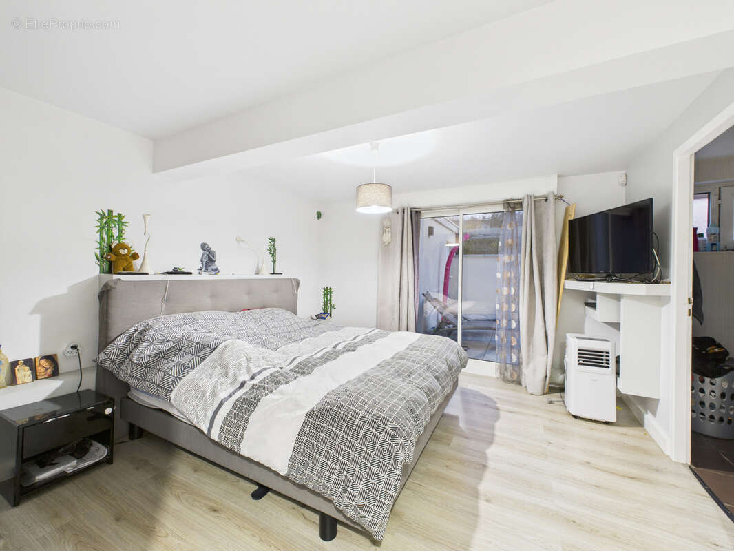 Maison à LE CHAMBON-FEUGEROLLES