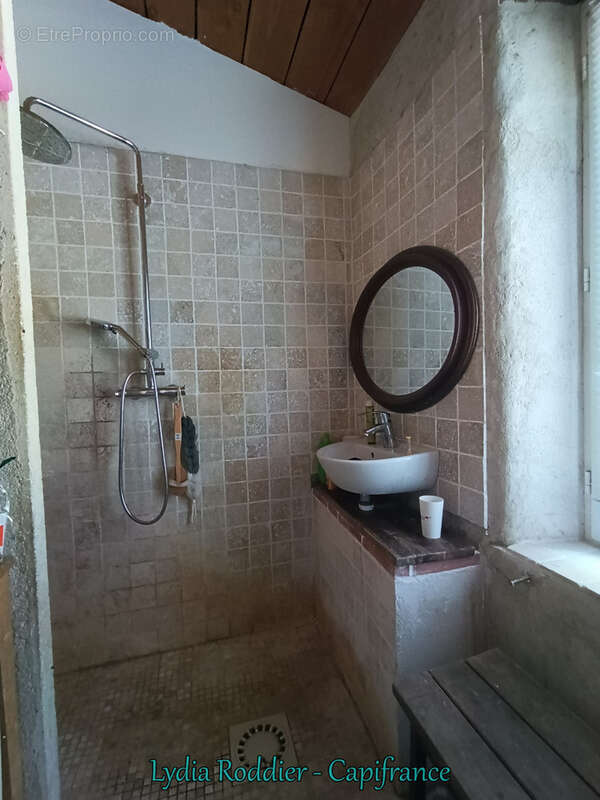 Maison 177 m2 - 6 pièces - 3 Chambres avec vue exceptionnelle à Saint Victor Montvianeix (63550) - photo 13