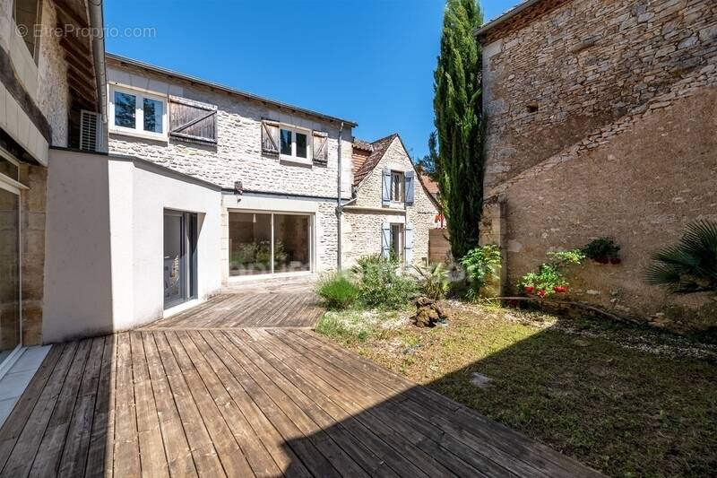 Maison à SAVIGNAC-LES-EGLISES