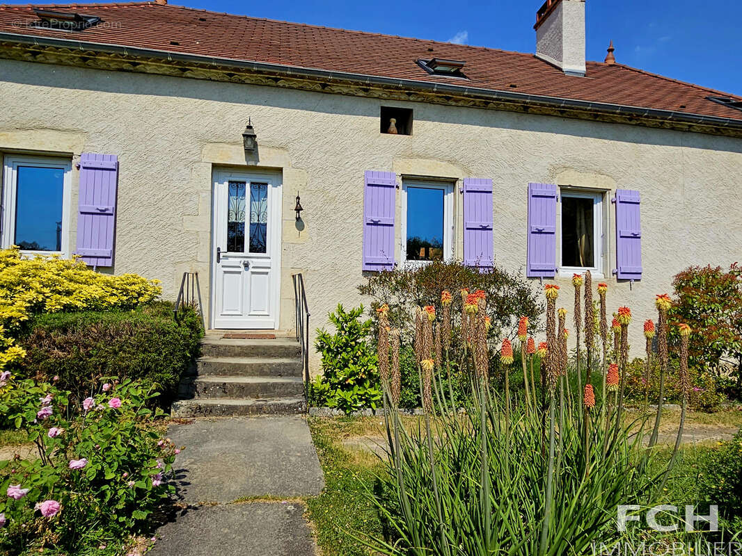 Maison à ESPINASSE-VOZELLE