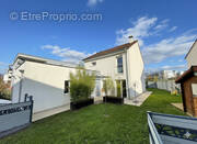 Maison à SAINT-GENIS-POUILLY