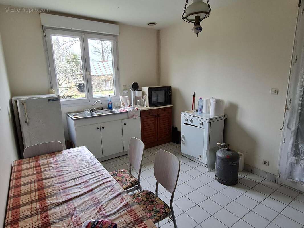 Maison à CLEDEN-POHER
