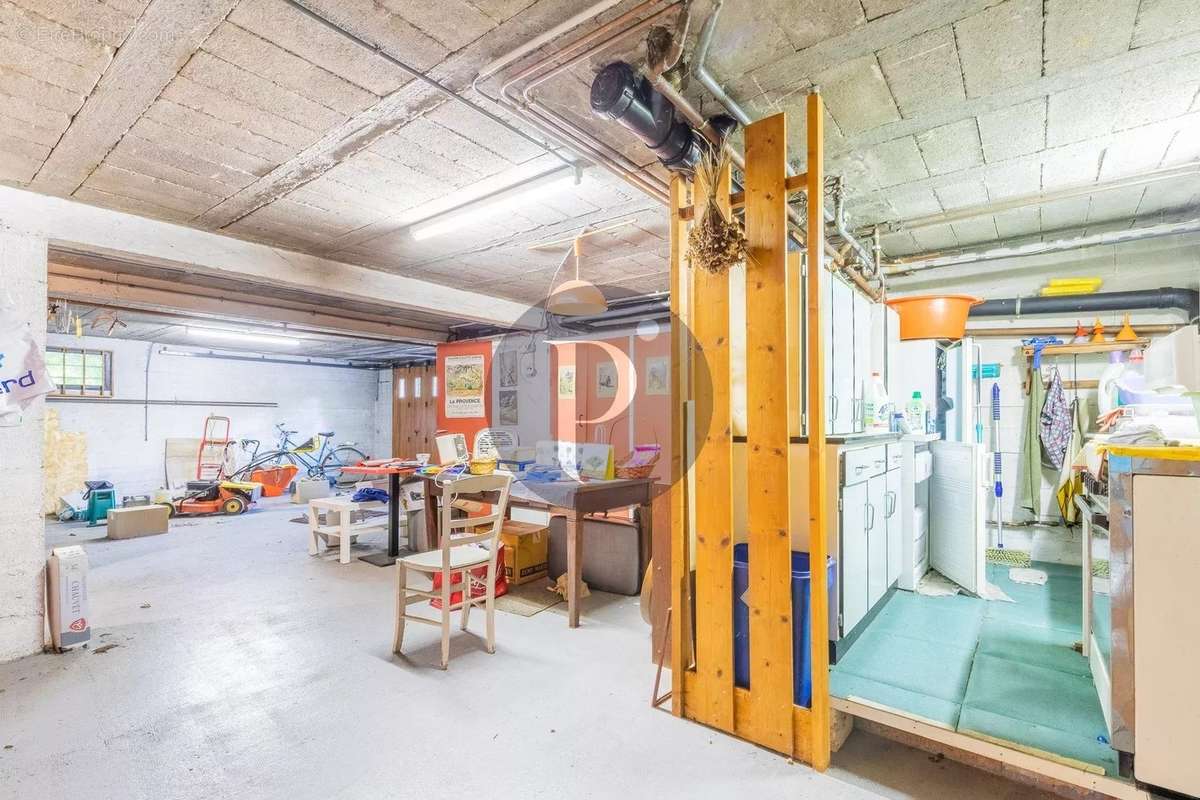 Maison à VERRIERES-LE-BUISSON