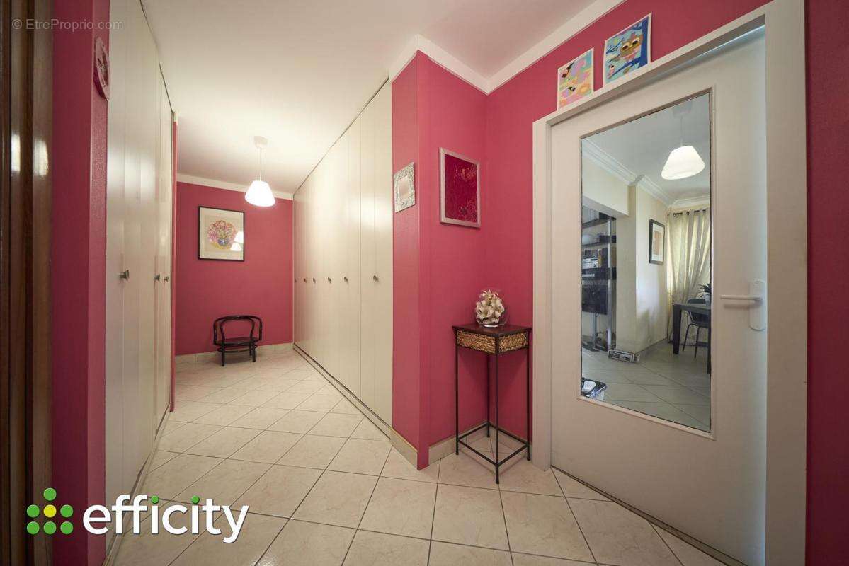 Appartement à LES PONTS-DE-CE