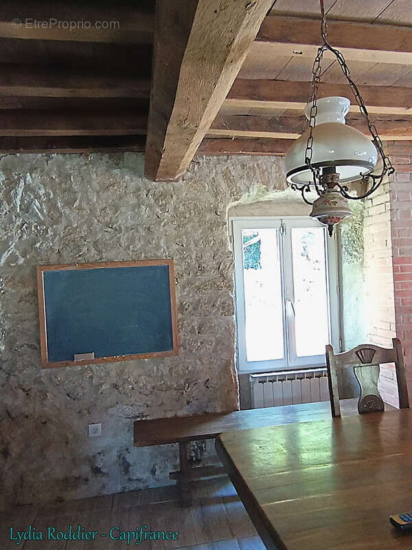 Maison 177 m2 - 6 pièces - 3 Chambres avec vue exceptionnelle à Saint Victor Montvianeix (63550) - photo 9