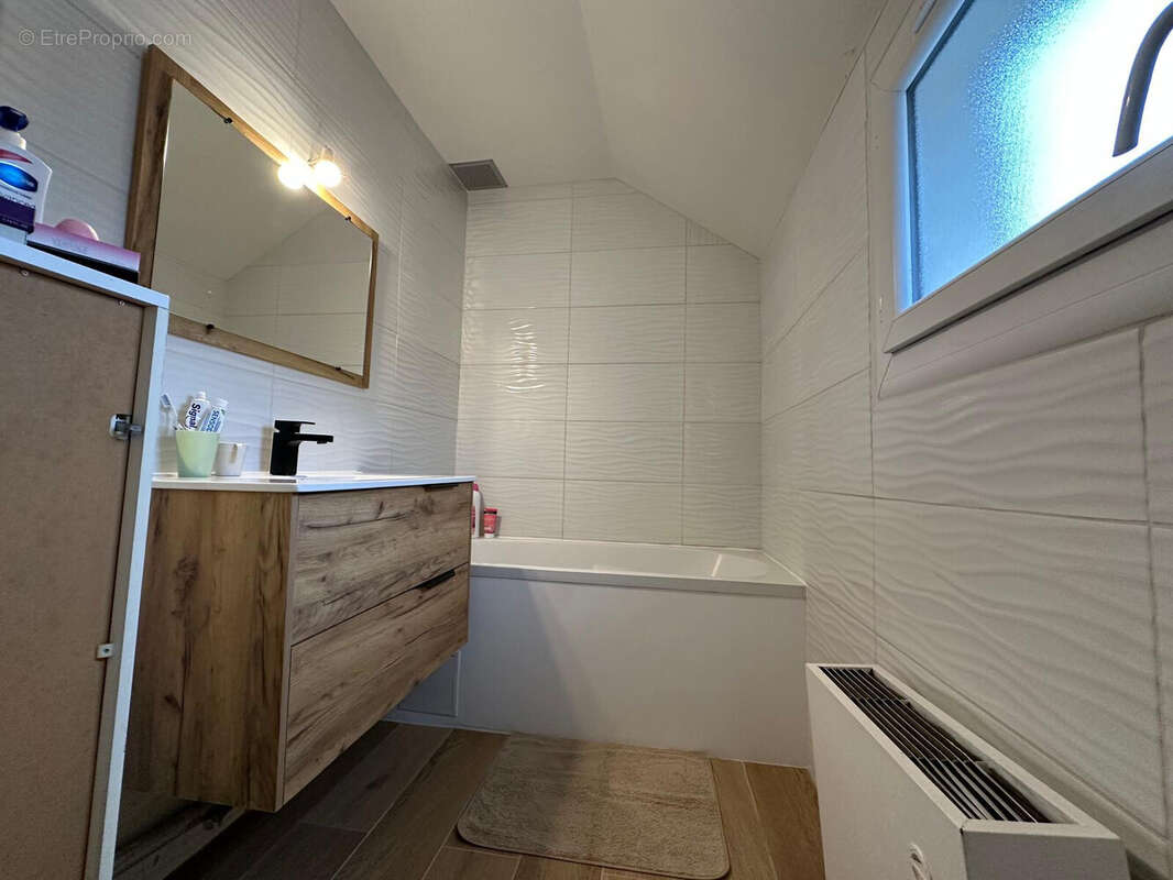 Maison à SAVIGNY-LE-TEMPLE