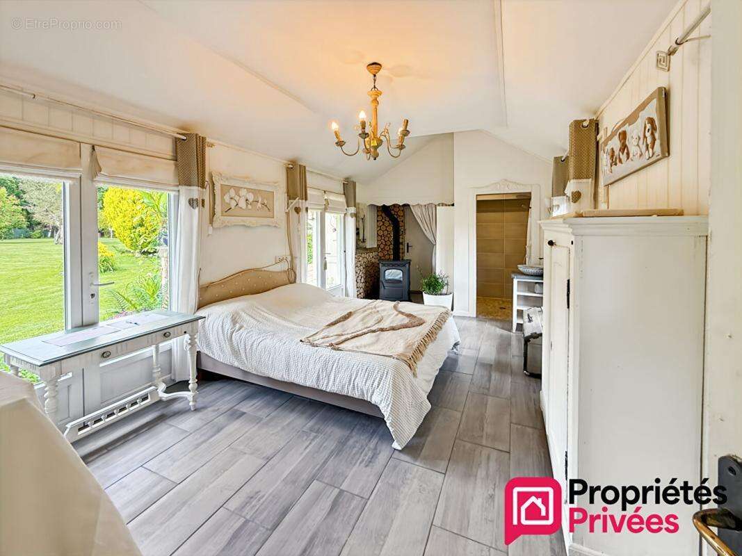 VENDAYS-MONTALIVET  -  Grande Propriété de 240m2 au total _ Parc 4050m2 - photo 9