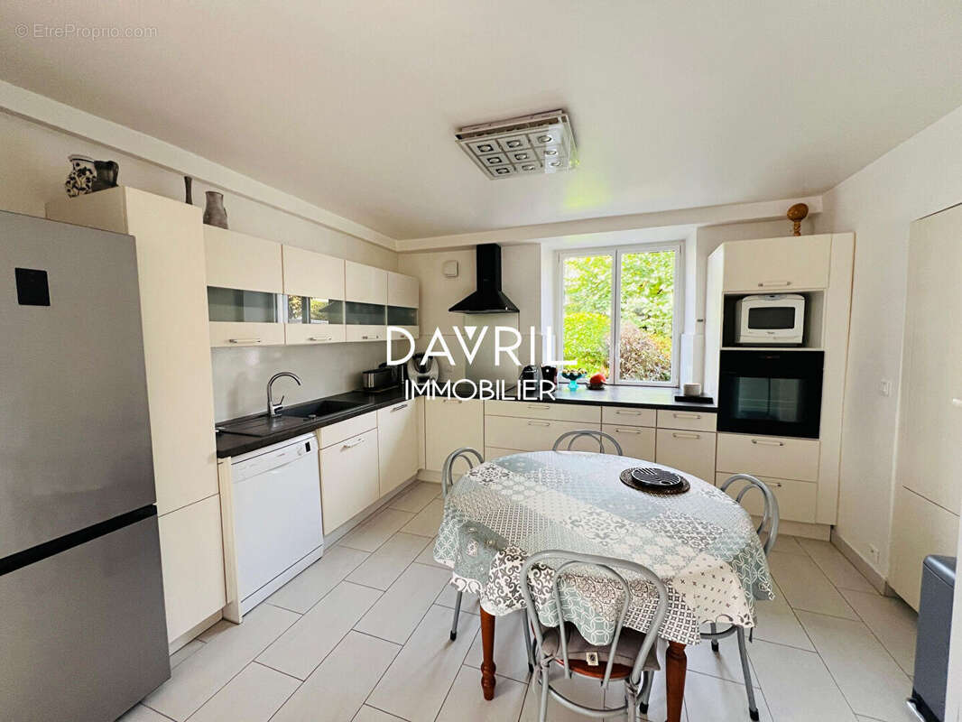 Maison à CHANTELOUP-LES-VIGNES