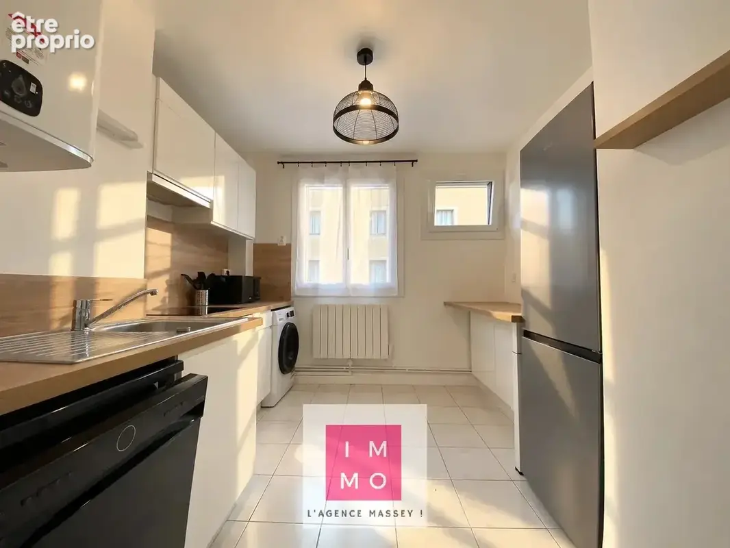 Appartement T4 rénové – 3 chambres et beaux volumes en hyper centre de Tarbes - photo 3