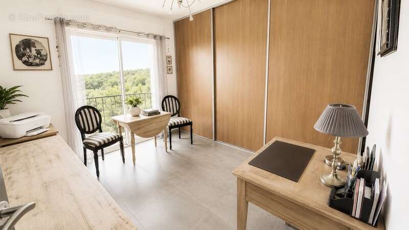 VERNÈGUES - secteur Cazan (13)  Magnifique maison de 190 m² avec vue panoramique & revenus locatifs - photo 18
