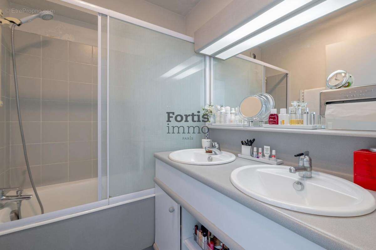 Appartement à PARIS-20E