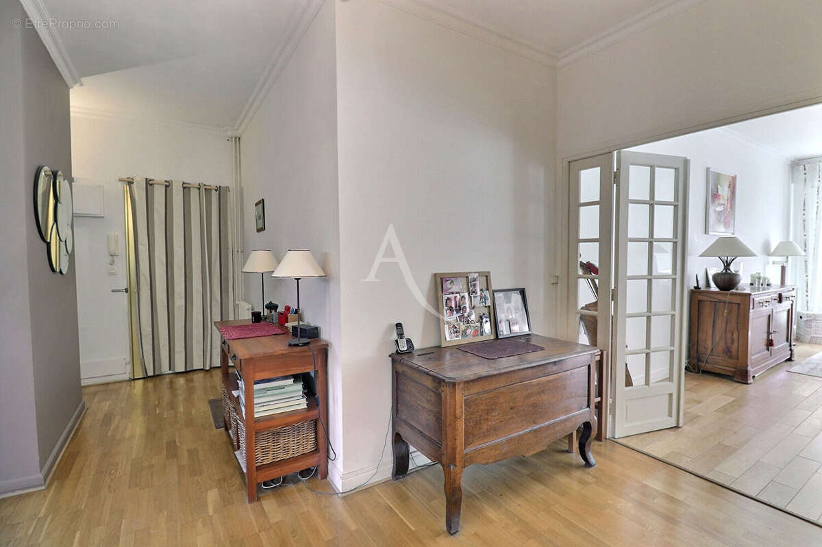 Appartement à LE MESNIL-LE-ROI
