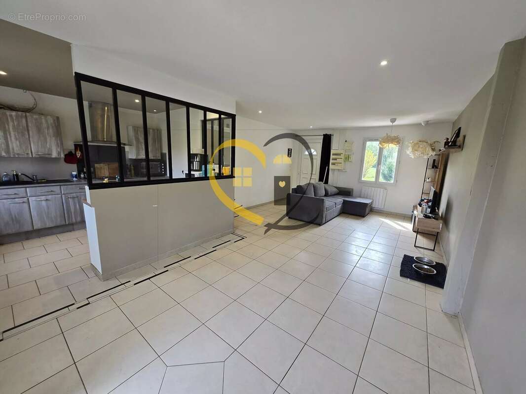 Maison à LES AIX-D'ANGILLON