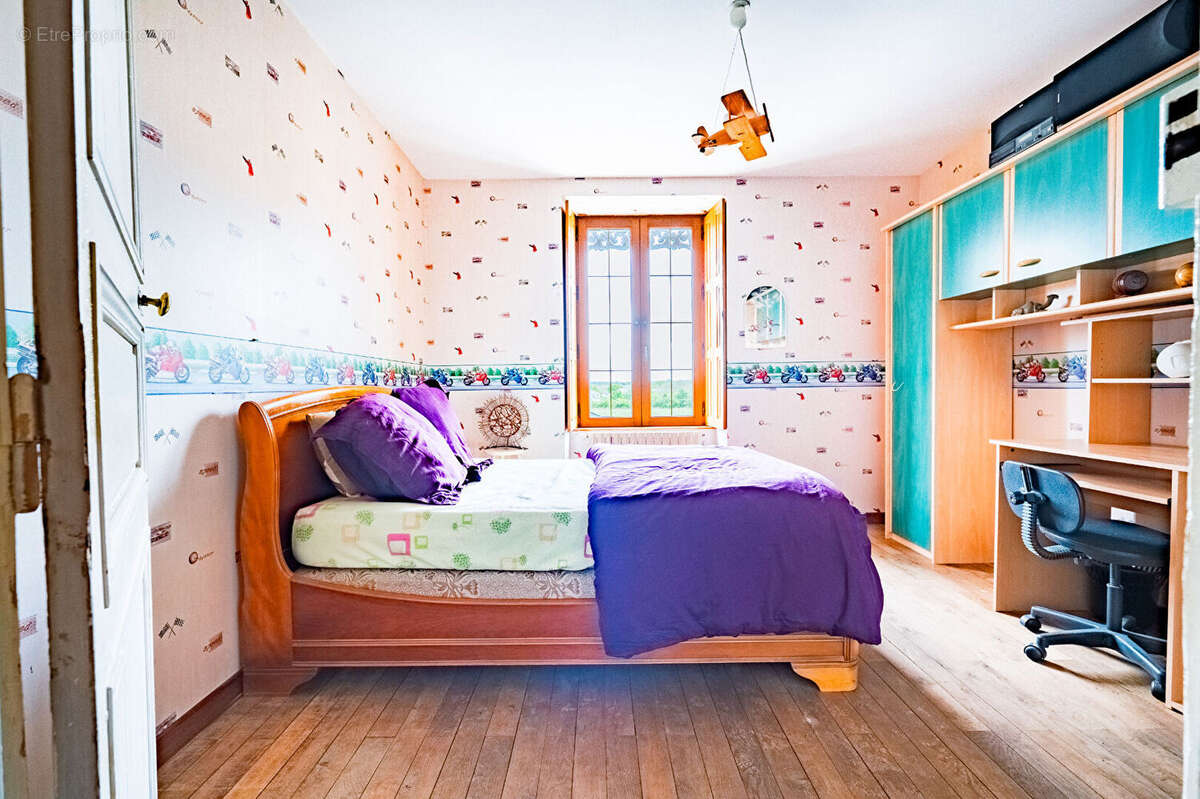 Maison à SAINT-LAMBERT-DU-LATTAY