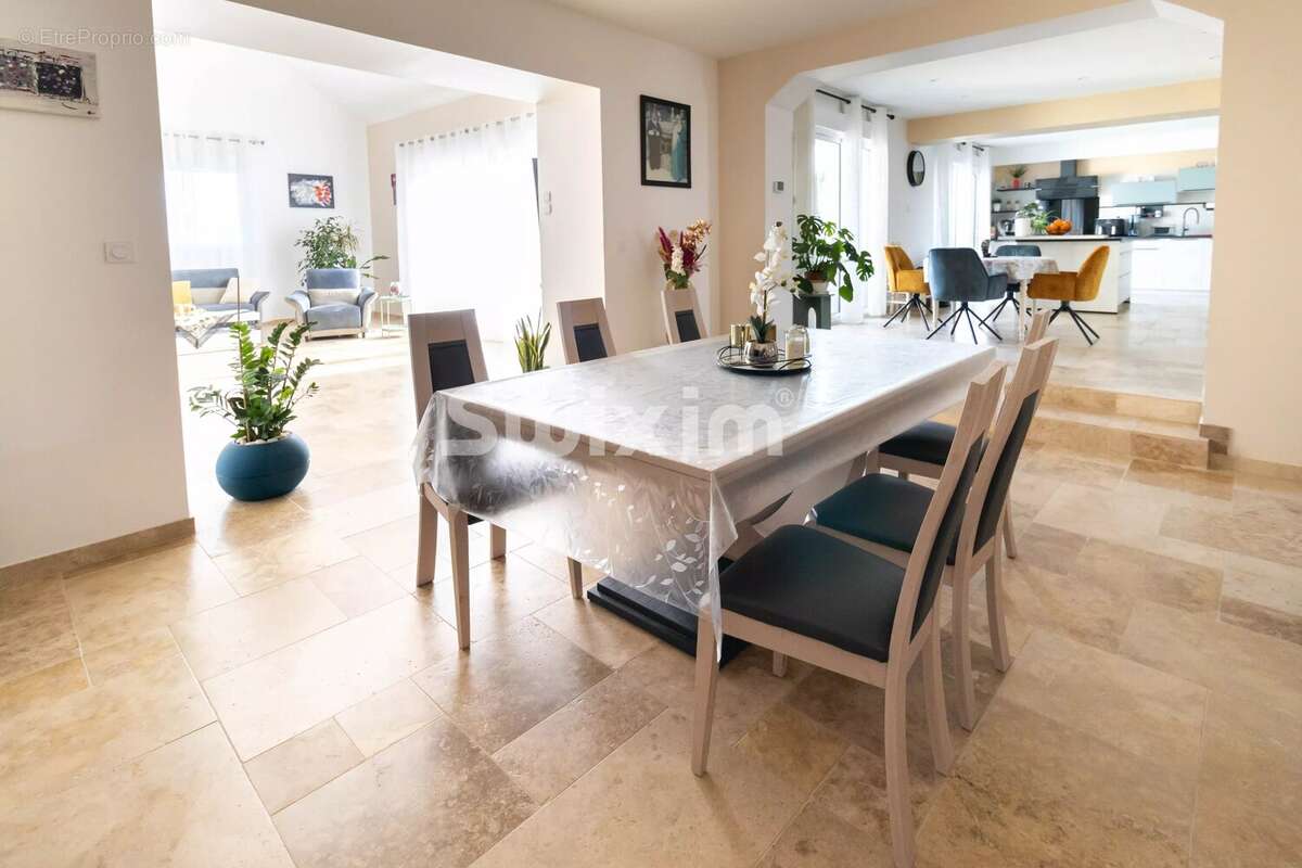 Maison contemporaine de 205 m² avec piscine à Épervans - photo 8