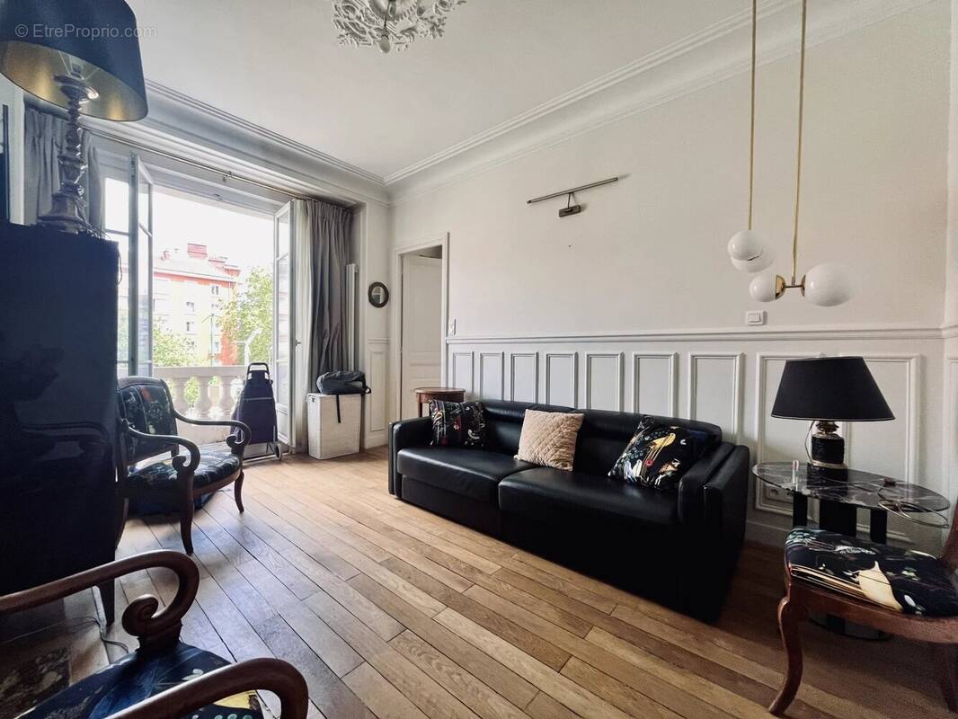 Appartement à PARIS-17E