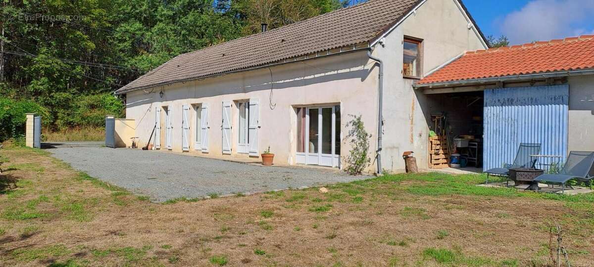 Maison à SAINT-PAUL-LA-ROCHE