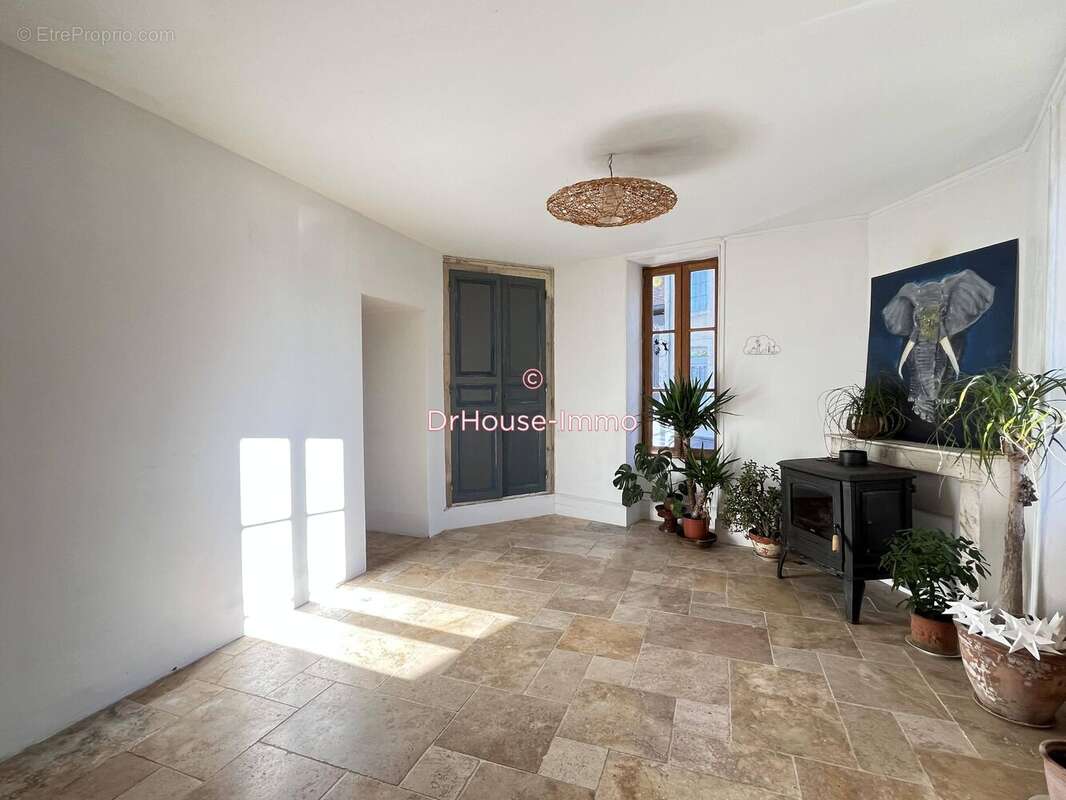 Maison à NOYERS