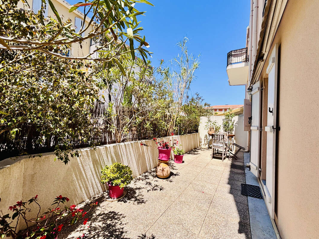Aubagne (13) : appartement 2 pièces 53m2+ 34m2 Terrasse - photo 2