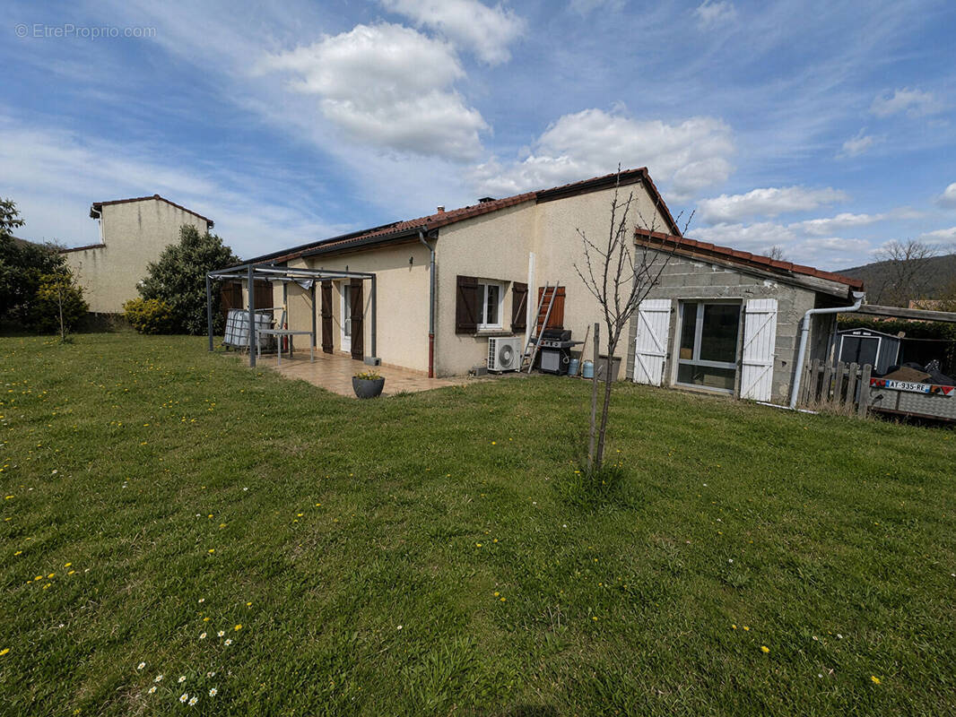 Maison à VIC-LE-COMTE