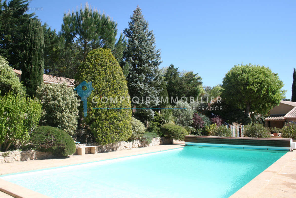NÎMES- 30- Maison avec gîtes de 409m2  sur terrain de 2870m2 avec piscine - photo 3