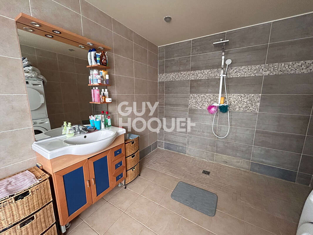 Appartement à LES PAVILLONS-SOUS-BOIS