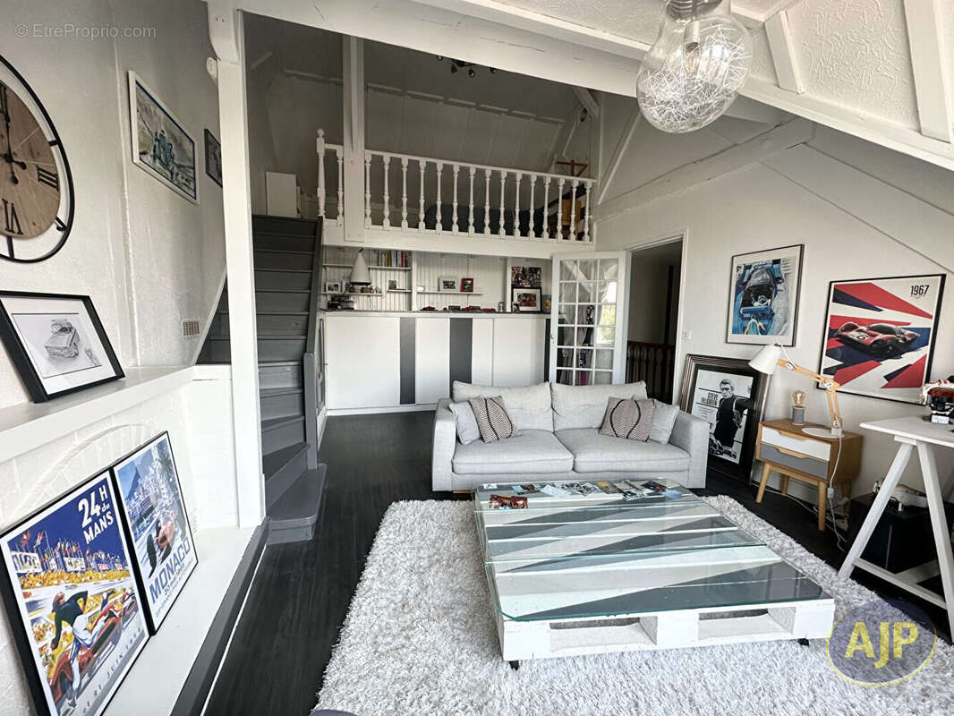 Maison à SAINT-ETIENNE-DE-MONTLUC