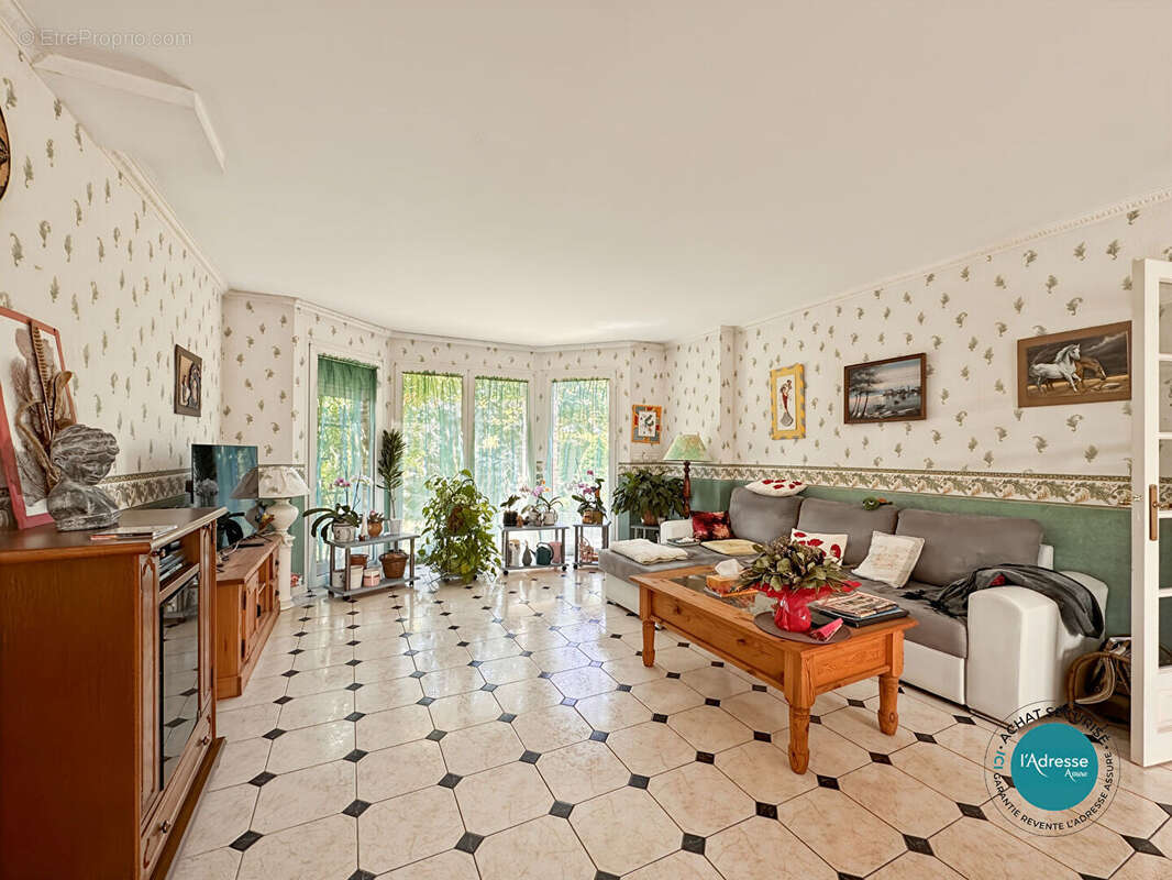 Maison à LE COUDRAY-MONTCEAUX
