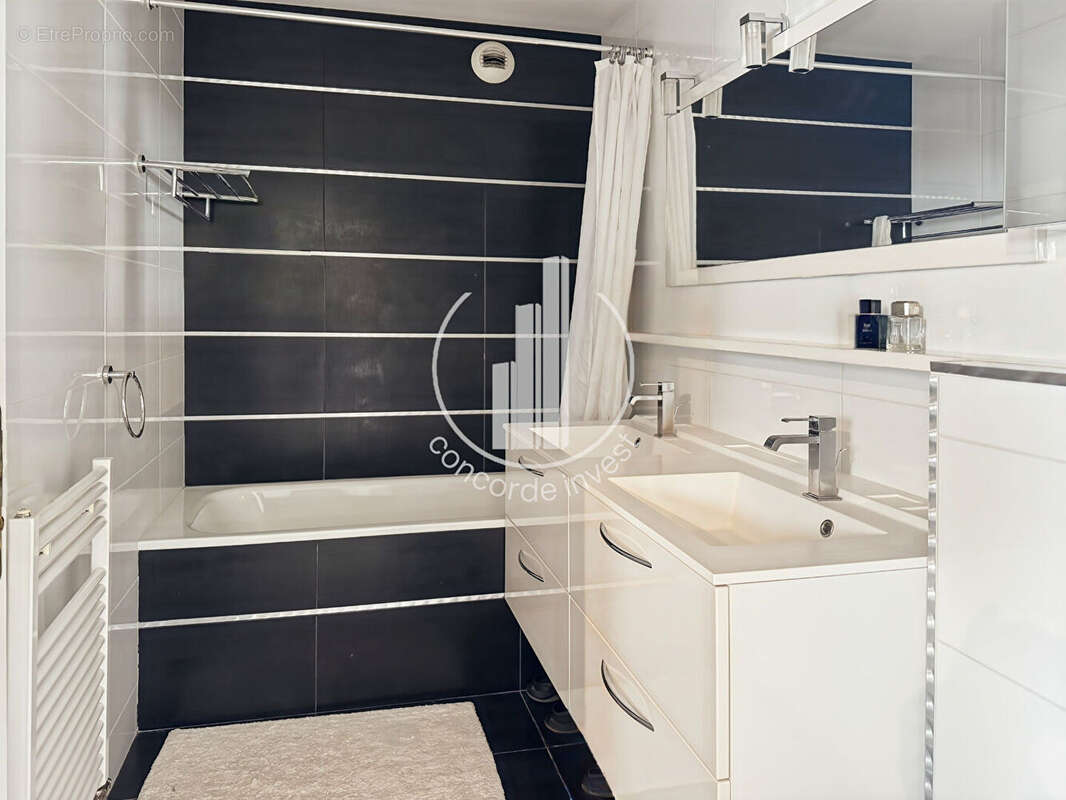 Appartement à COURBEVOIE