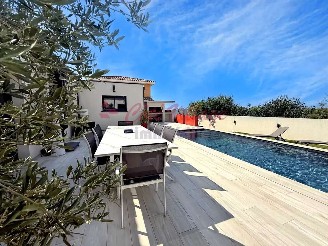 Superbe maison de plain-pied avec vue dégagée , piscine et garage - photo 3
