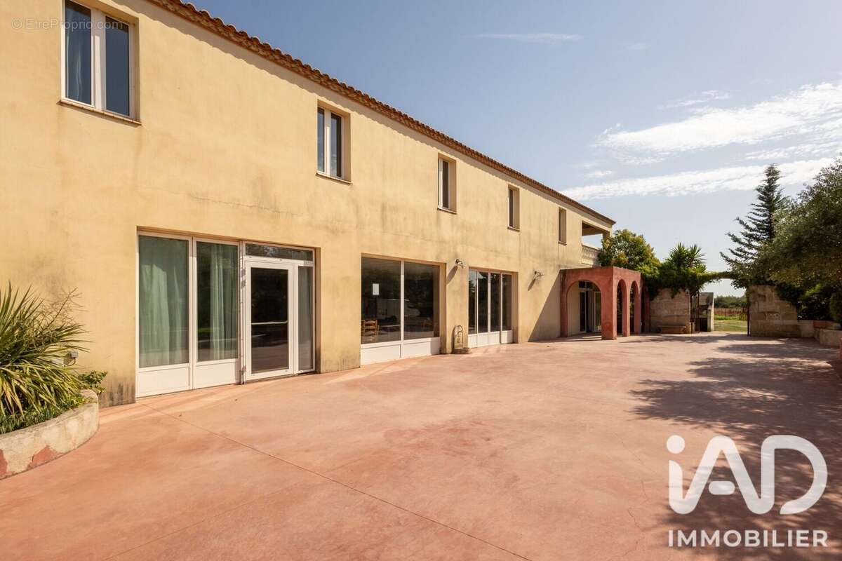 Maison 722 m² à Saint-Laurent-D'aigouze  - photo 2