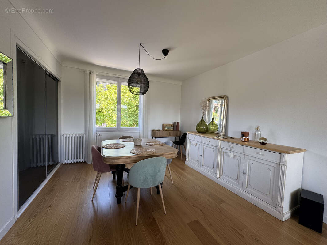 Maison à AIGUILHE