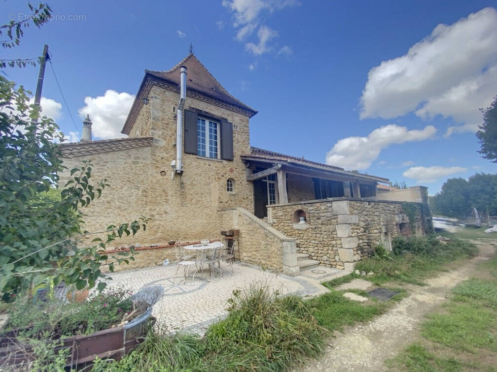 Maison à DOUVILLE