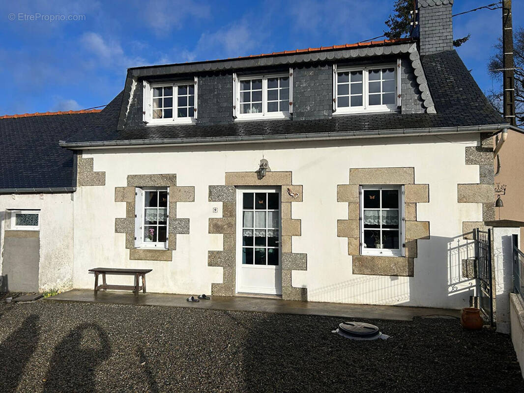 Maison à BELLE-ISLE-EN-TERRE