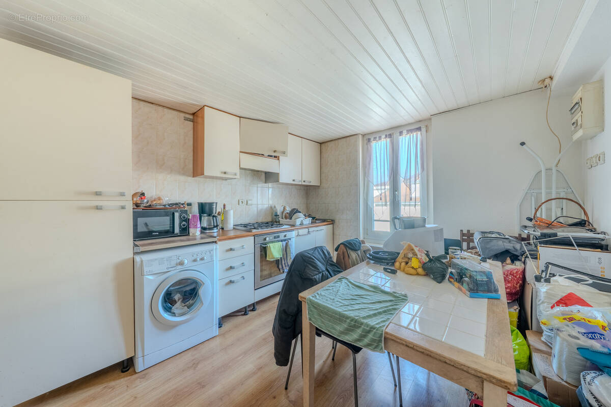 Appartement à COLLONGES-SOUS-SALEVE