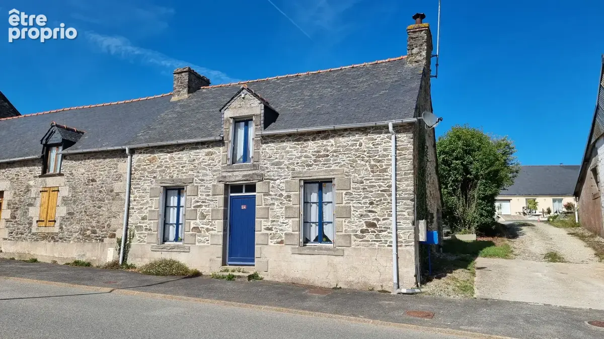 MORBIHAN, Proche de Rohan, Charmante maison mitoyenne d'extrémité avec 2 chambres, vendu meublé - photo 1