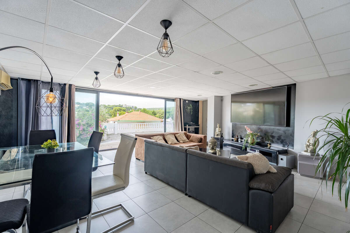 Commerce à CARRY-LE-ROUET