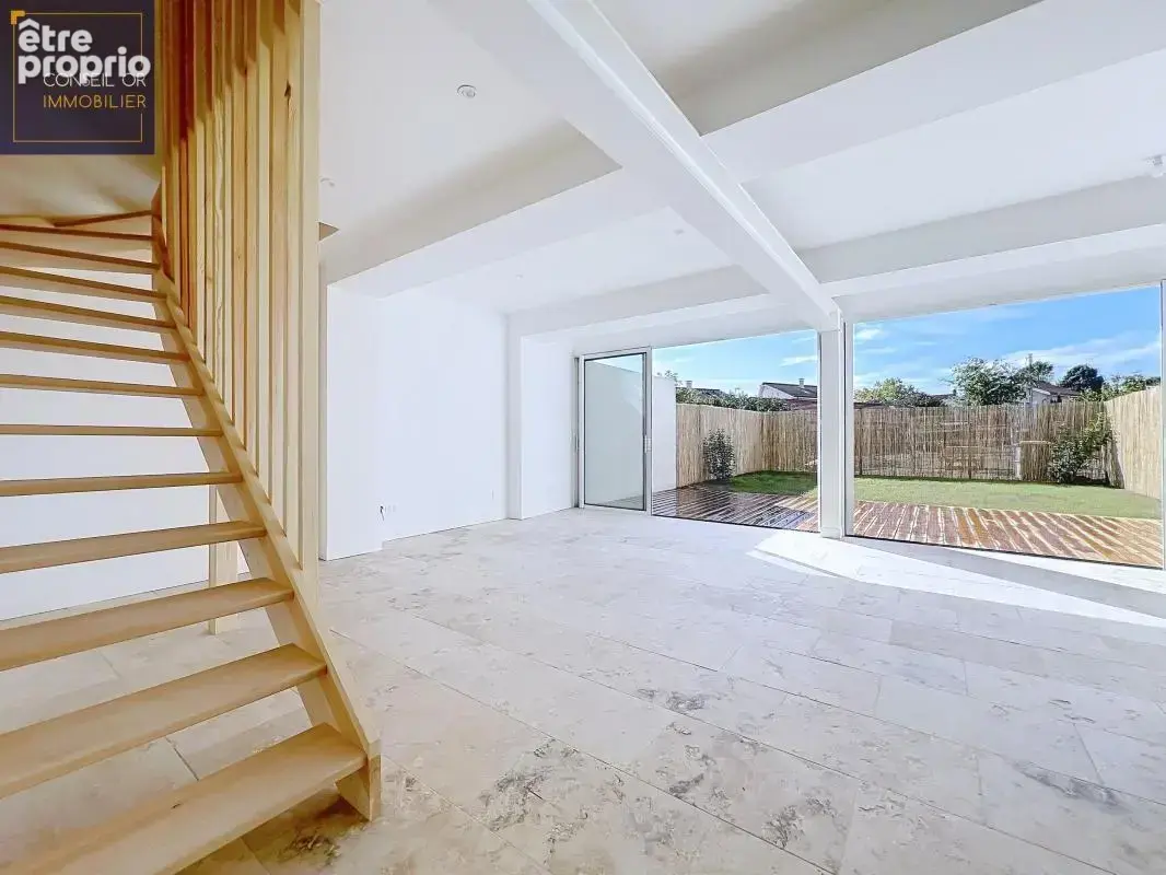 Maison entièrement rénovée de 125 m² – 4 chambres, garage et jardin - photo 4