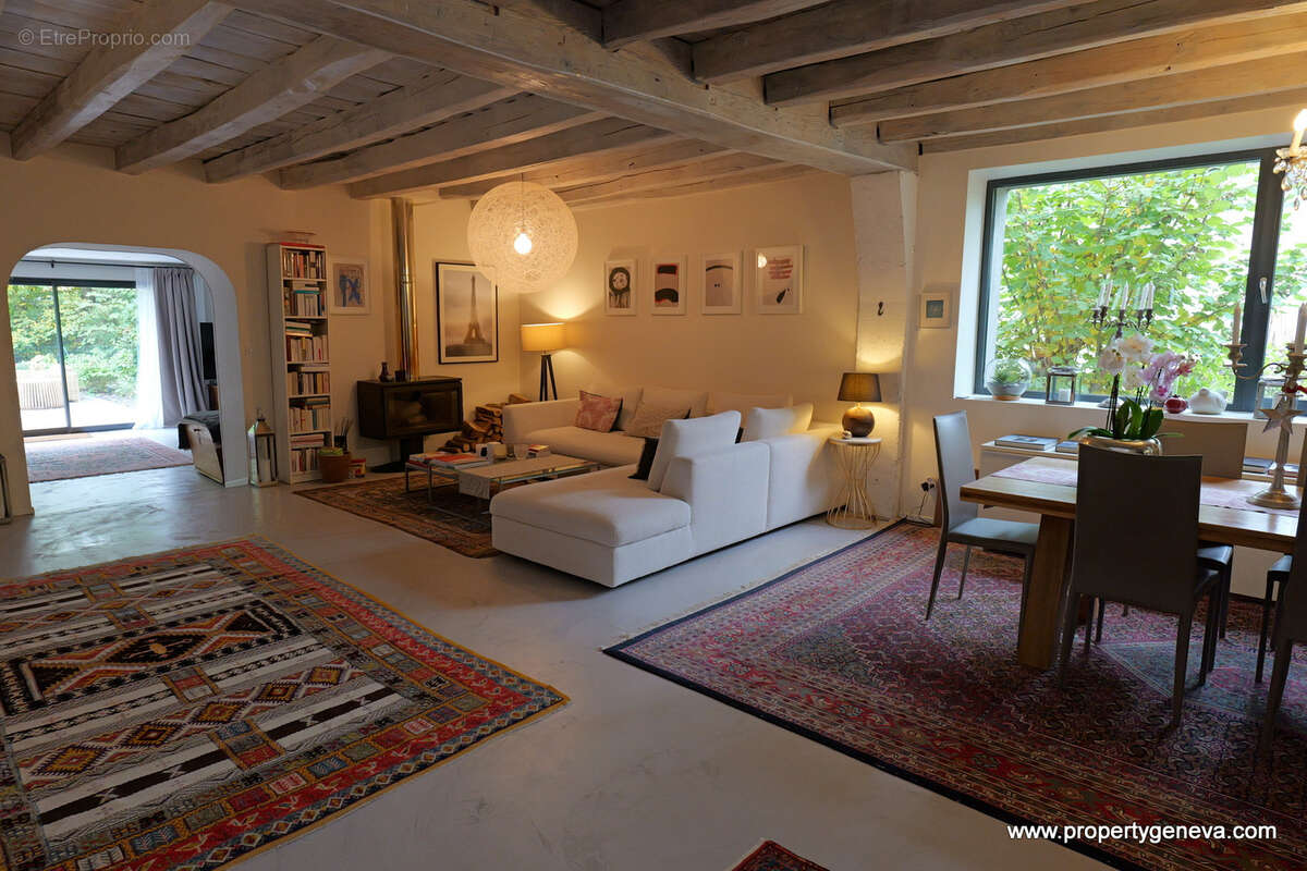 Maison à PREVESSIN-MOENS