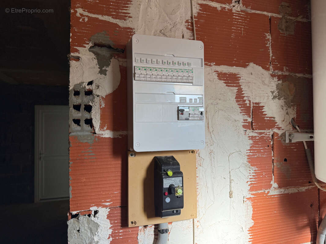 Auv 1222 : Maison de 1979, Pionsat à distance de marche, quartier arboré - photo 12