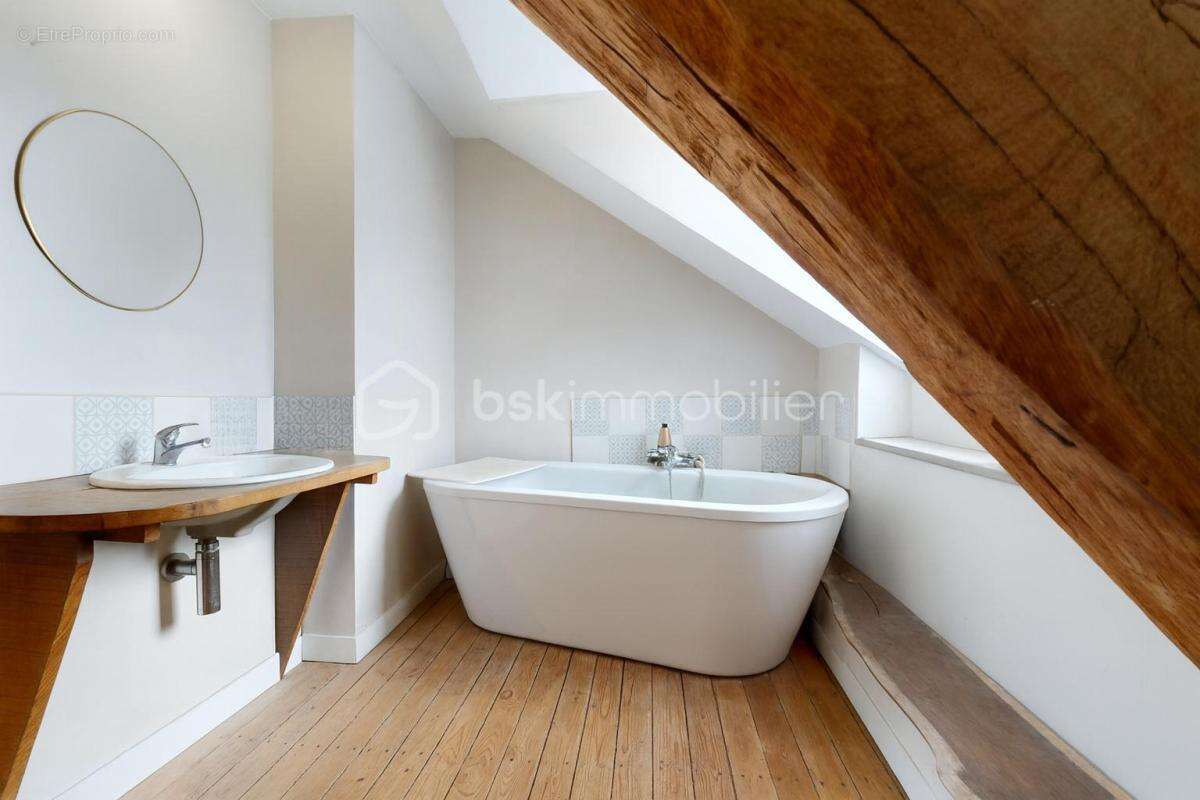 Maison à CHATEAUNEUF-LA-FORET